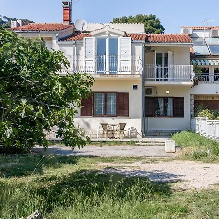 Beachfront Drazen, With Garden And Parking Apartamento *