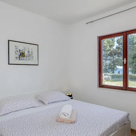 Beachfront Drazen, With Garden And Parking Apartamento *