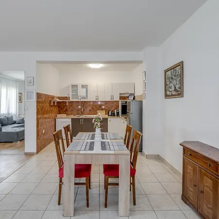 Beachfront Drazen, With Garden And Parking Apartment