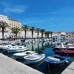 Beachfront Drazen, With Garden And Parking شقة