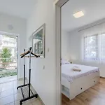 Beachfront Drazen, With Garden And Parking شقة سبليت