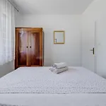 Beachfront Drazen, With Garden And Parking سبليت