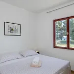 Beachfront Drazen, With Garden And Parking شقة *