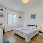 شقة Beachfront Drazen, With Garden And Parking سبليت