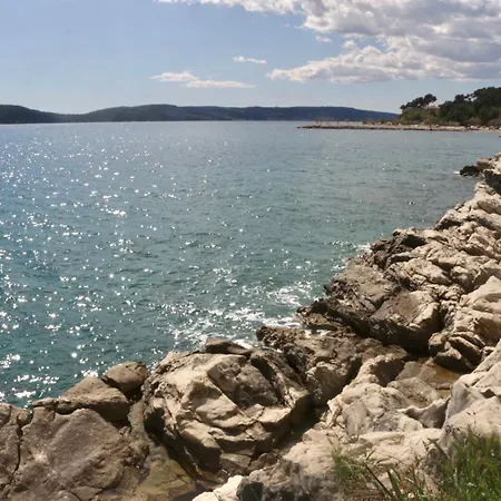 Apartment Beachfront Drazen, With Garden And Parking *