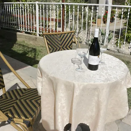 Beachfront Drazen, With Garden And Parking *