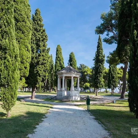 Beachfront Drazen, With Garden And Parking Apartment *