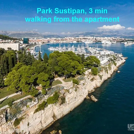 Beachfront Drazen, With Garden And Parking * Split