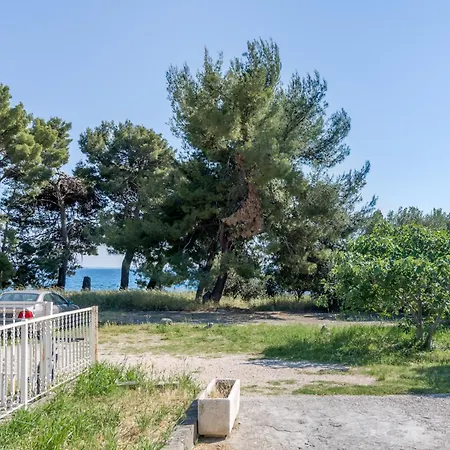 Beachfront Drazen, With Garden And Parking *
