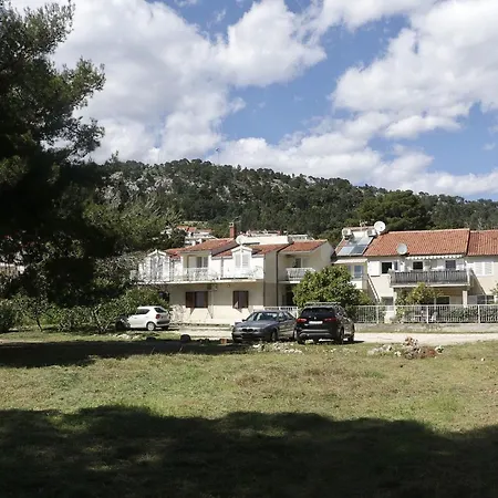 Beachfront Drazen, With Garden And Parking Split
