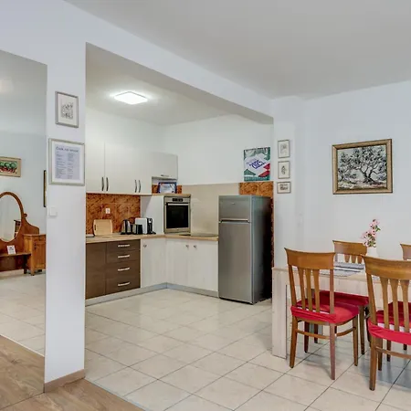 Beachfront Drazen, With Garden And Parking *