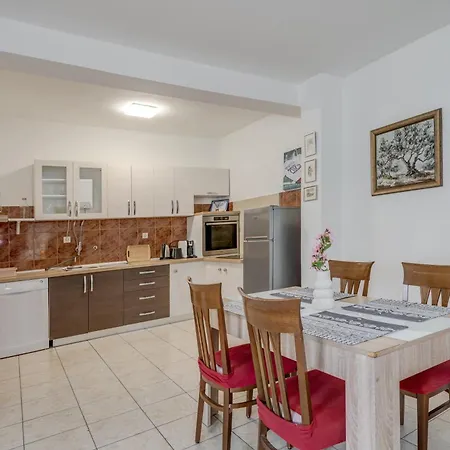 Beachfront Drazen, With Garden And Parking Apartament